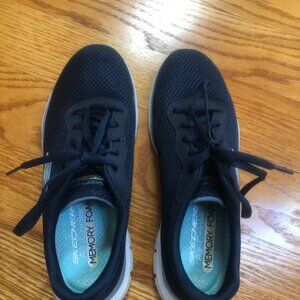Like New Skechers Flex Appeal4.0 With Air-Cooled Memory Foam, Navy, Women's 7